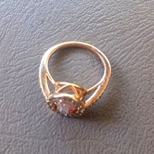 Ring with loose gemstone in setting